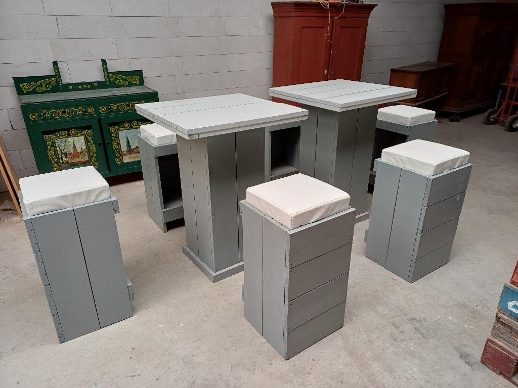 bar tafel, Ophalen, Zo goed als nieuw, Inclusief barstoelen