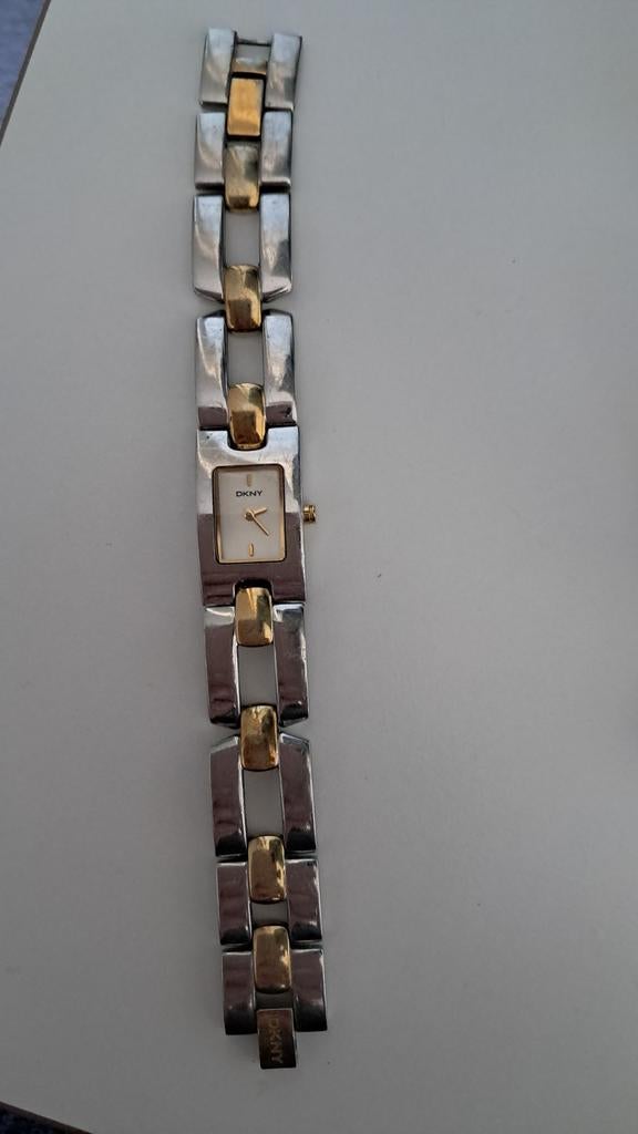 DKNY dameshorloge, zilverkleurig met goudkleurige accenten, Sieraden, Tassen en Uiterlijk, Horloges | Dames, Ophalen of Verzenden