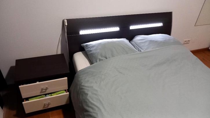 2-persoonsbed  LED-strip verlichting + nachtkastje + matras, Huis en Inrichting, Slaapkamer | Bedden, Gebruikt, Tweepersoons, 140 cm
