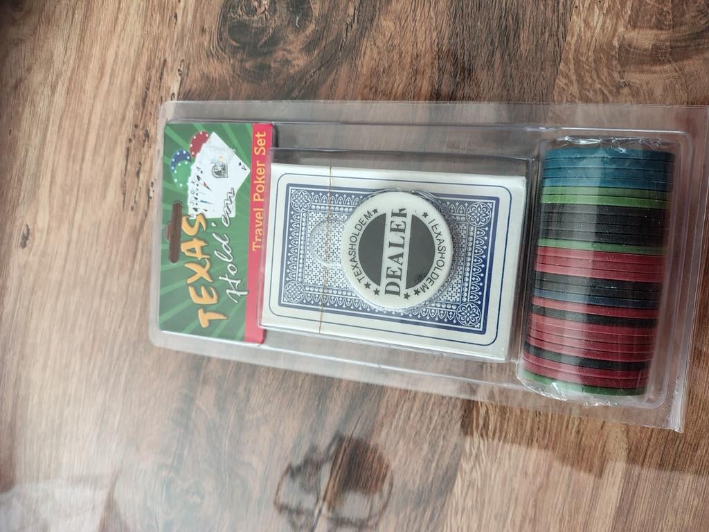Nieuw. Poker set met fiches en 1 pak speelkaarten, Hobby en Vrije tijd, Ophalen of Verzenden, Nieuw