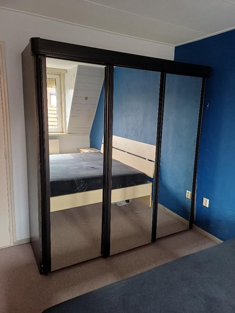 Kledingkast met spiegelwand, Ophalen, Met deur(en), Gebruikt, 150 tot 200 cm