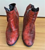 ZGAN: Bama enkellaarzen reptiel-leer rood zwart mt 39 hak 8, Lage of Enkellaarzen, Ophalen of Verzenden, Zo goed als nieuw, Rood