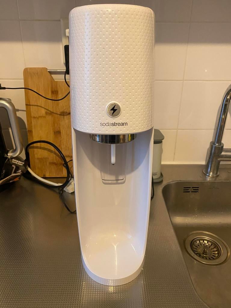 Sodastream wit elektrisch te bedienen, Ophalen of Verzenden, Zo goed als nieuw