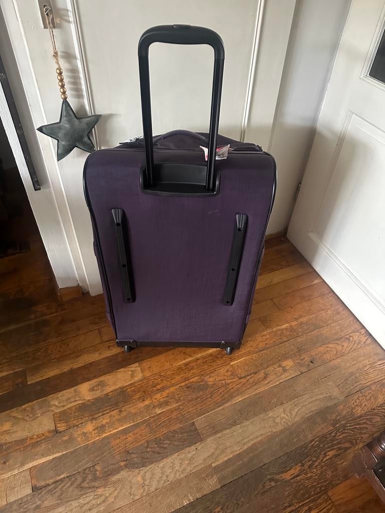 Kipling Grote Reistasje met Wieltjes - Paars, 30 cm of meer, Paars, Ophalen of Verzenden, Zo goed als nieuw