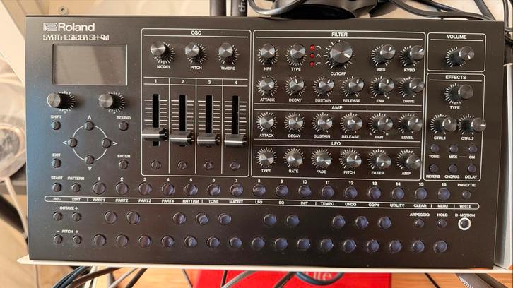 Roland SH-4D Synthesizer - Zo goed als nieuw, compleet, Muziek en Instrumenten, Synthesizers, Zo goed als nieuw, Overige aantallen
