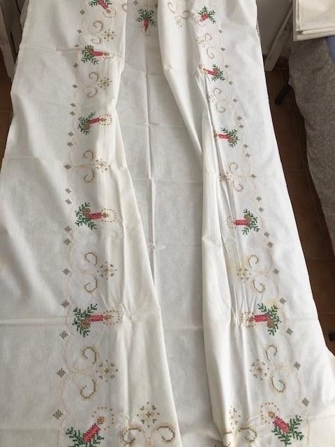 Kerstkleed met borduursels maat 185 x 140 cm., Ophalen of Verzenden, Gebruikt, Rechthoek, Binnen