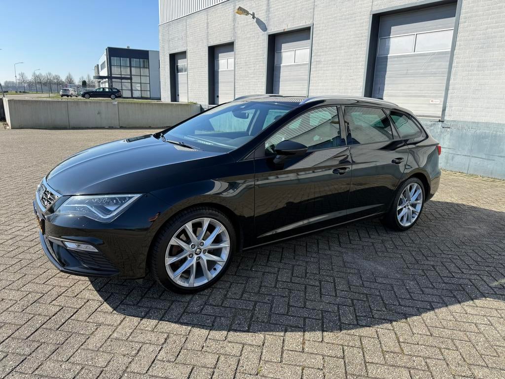 Seat Leon ST 1.8 TSI DSG FR PANO LED(led,fr,pano,dsg,leon), Auto's, Seat, 1272 kg, 680 kg, 4 cilinders, 5 stoelen