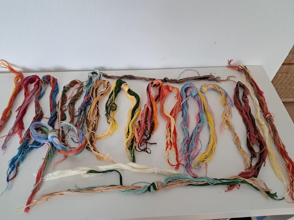 Grote partij borduurgaren in diverse kleuren 2 euro 50, Ophalen of Verzenden