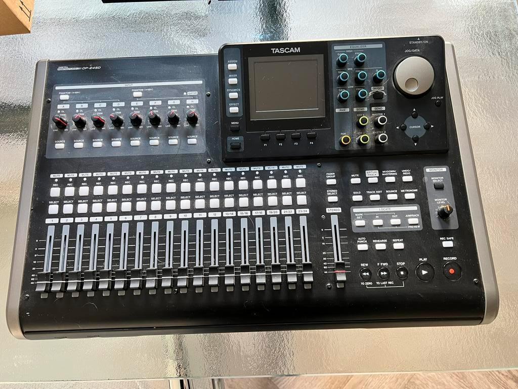 Tascam DP-24SD mobiele recorder, Audio, Tv en Foto, Professionele Audio-, Tv- en Video-apparatuur, Ophalen of Verzenden, Zo goed als nieuw