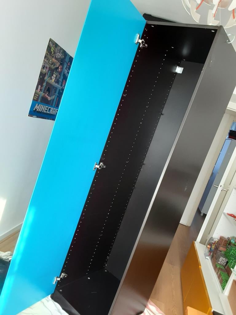 GRATIS ikea kast met blauwe deur, Huis en Inrichting, Kasten | Kledingkasten, Ophalen, Gebruikt, 200 cm of meer, 50 tot 100 cm