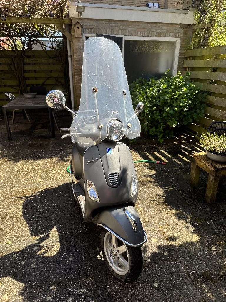 Vespa lx50 grijs 4T 2V E2 rijdt nog!, Fietsen en Brommers, Scooters | Vespa, Ophalen, Gebruikt, Maximaal 45 km/u, Benzine
