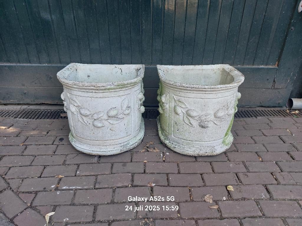 Twee grote (zware) halfronde plantenbakken - bloemversiering, Tuin en Terras, Bloembakken en Plantenbakken, Ophalen, Gebruikt