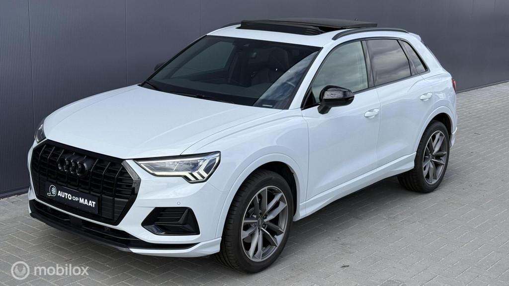 Audi Q3 35TFSI S Line Pano ACC Carplay, Auto's, Zwart, 4 cilinders, Wit, Bedrijf