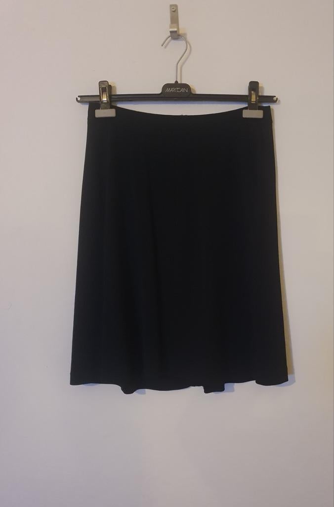 Zwarte rok van Opus, Kleding | Dames, Rokken, Maat 38/40 (M), Zwart, Ophalen of Verzenden, Knielengte