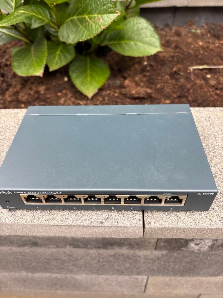 TP-Link TL-SG108 8-Poorts Gigabit Desktop Switch, Ophalen of Verzenden, Gebruikt