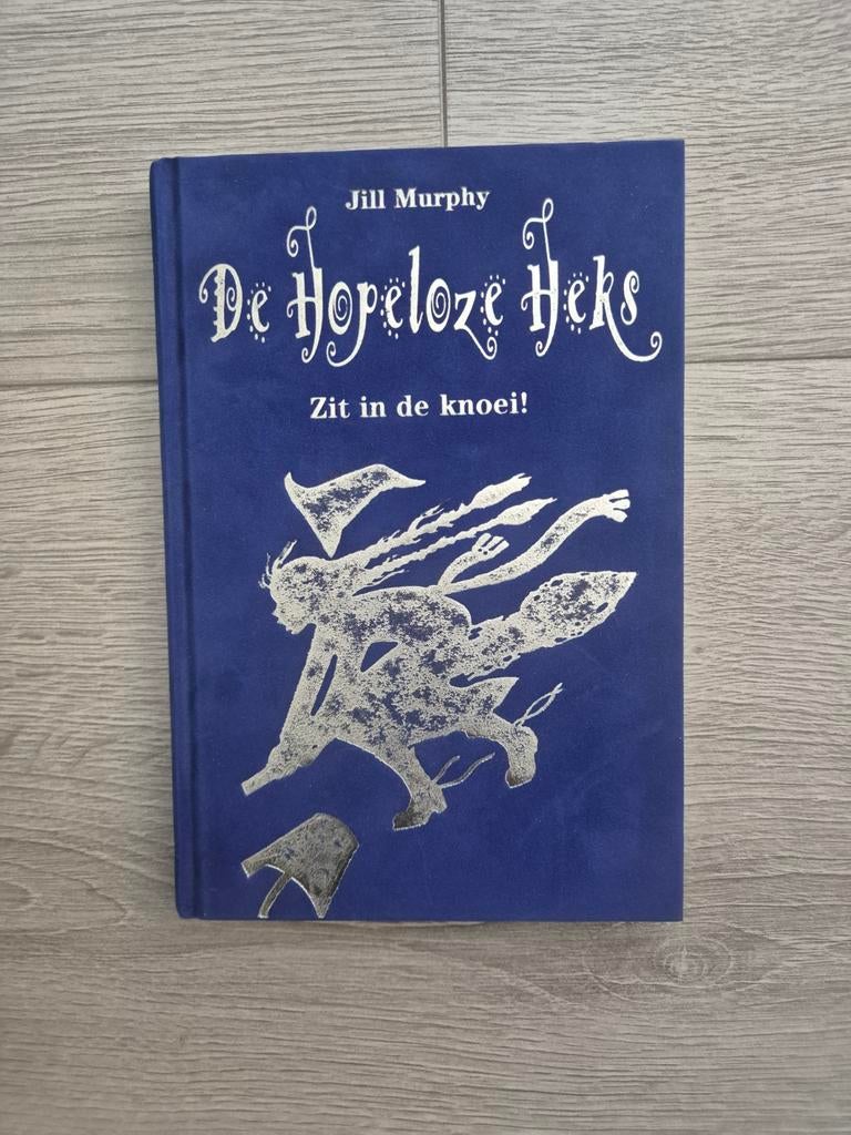 De Hopeloze Heks - Jill Murphy (Kinderboek), Ophalen of Verzenden, Gelezen, Jill Murphy, Fictie algemeen