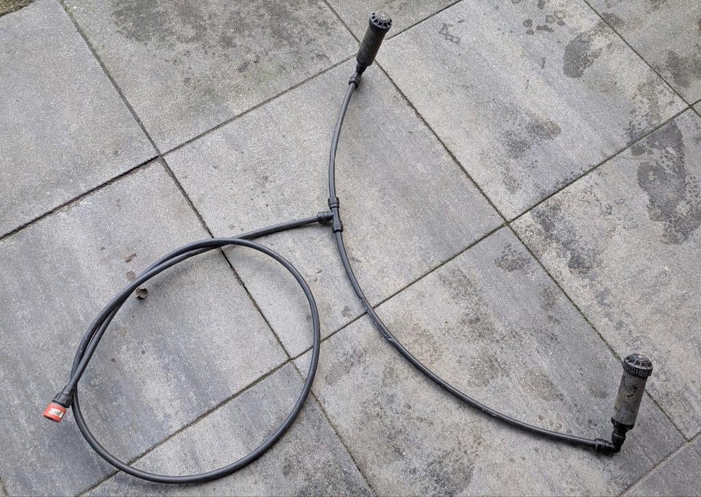 Gazon sproeiers met koppelstuk en 2 m slang, Tuin en Terras, Tuinsproeiers, Ophalen of Verzenden, Gebruikt, Nevelsproeier