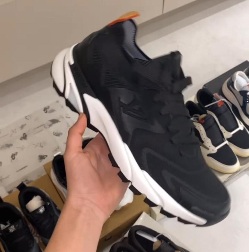 Louis vuitton tatics, Zwart, Overige typen, Nieuw, Ophalen of Verzenden