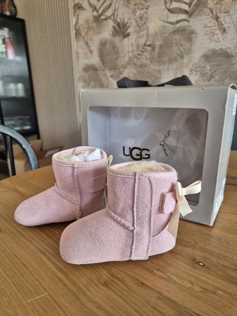 UGG Sloffen en muts 0-6 maanden, Ophalen, Slofjes, UGG, Meisje