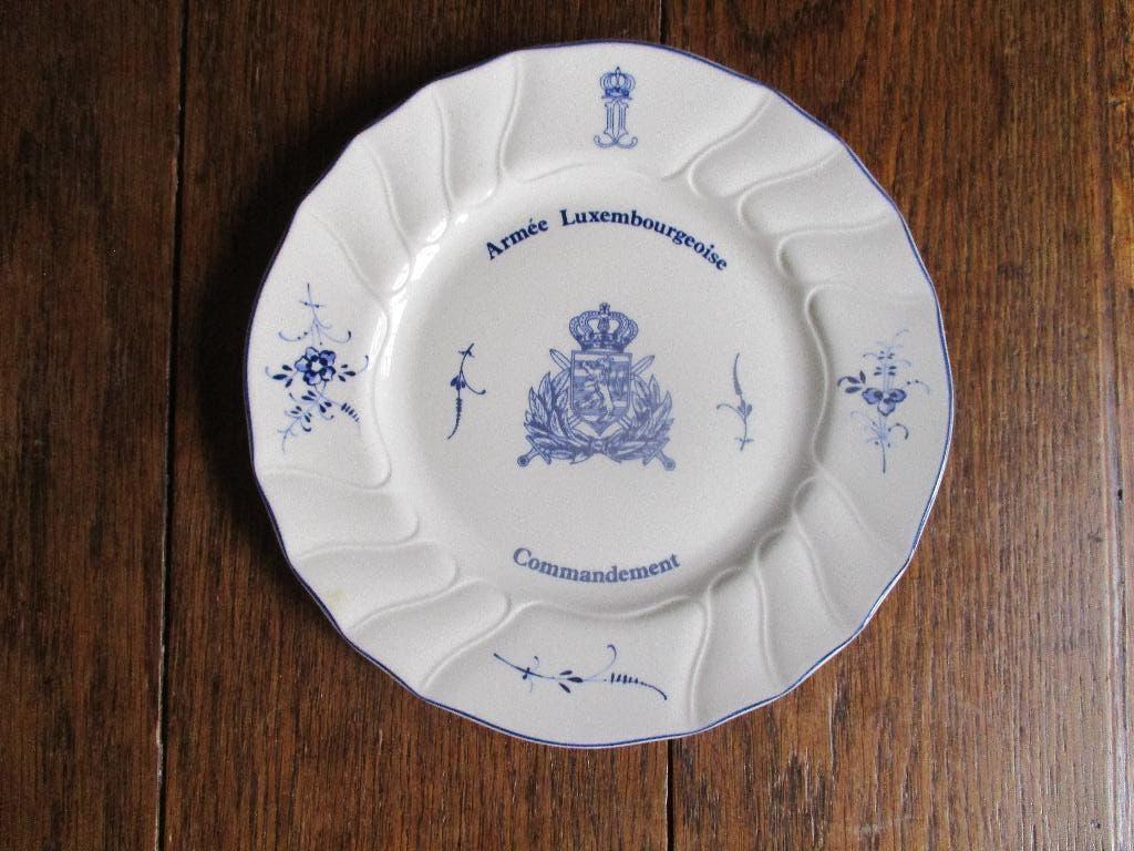mj/Bord/ARMÉE LUXEMBOURGEOISE COMMANDEMENT/20 cm., Verzamelen, Ophalen of Verzenden, Overige soorten, Overige gebieden, Kunstobject