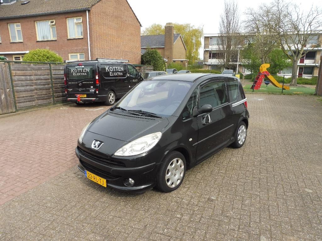 Peugeot 1007 1.4 2005 Zwart/80.000KM!! NAP, Auto's, Peugeot, Particulier, ABS, Boordcomputer, Elektrische buitenspiegels, Metallic lak