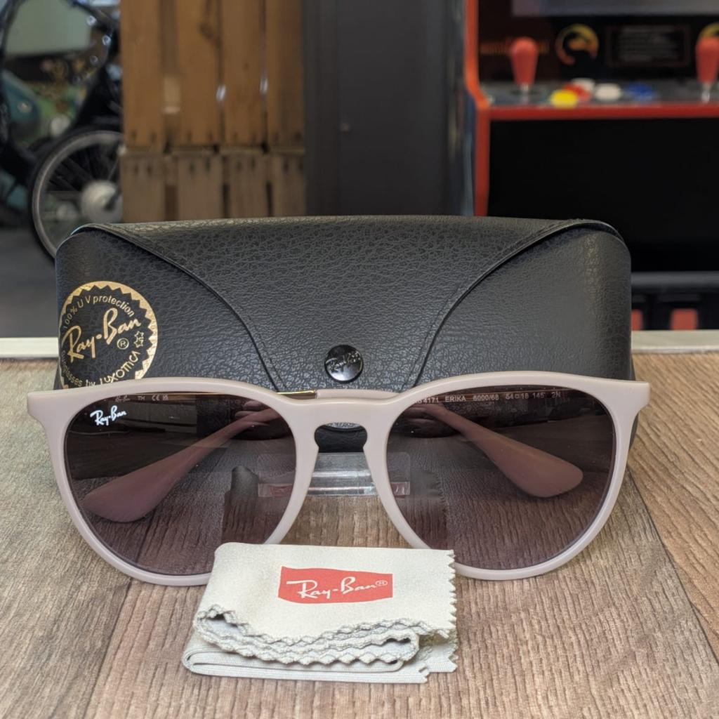 Ray-Ban Erika RB 4171 6000/68 Zeer nette staat Incl Sleeve, Sieraden, Tassen en Uiterlijk, Zonnebrillen en Brillen | Dames, Ray-Ban