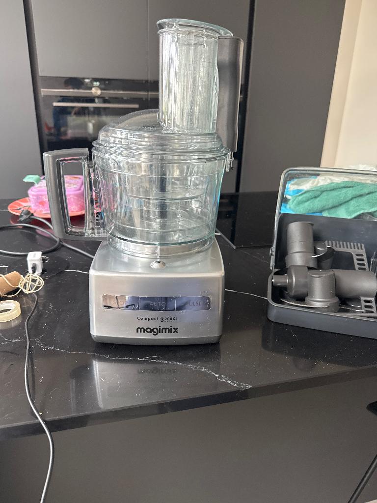 Magimix keukenmachine compact 3200xl, 3 tot 4 liter, Ophalen, Gebruikt, 2 snelheden