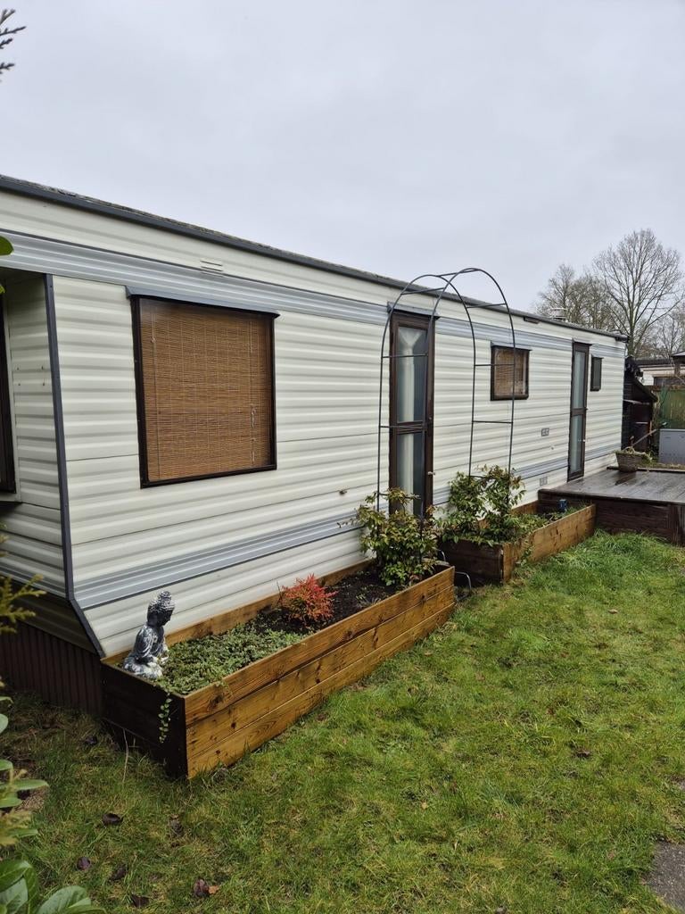 Stacaravan met inboedel, bouwkeet, nood woning, chalet, Ophalen, 3 ramen of meer, 500 cm of meer, 200 tot 400 cm
