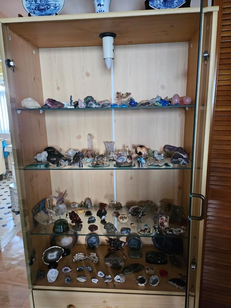 Vitrinekast met inhoud, Ophalen, Gebruikt