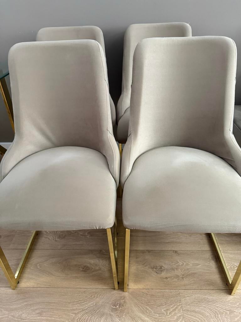 Set van 4 beige velours eetkamerstoelen met gouden poten, Overige kleuren, Ophalen of Verzenden, Zo goed als nieuw, Vier