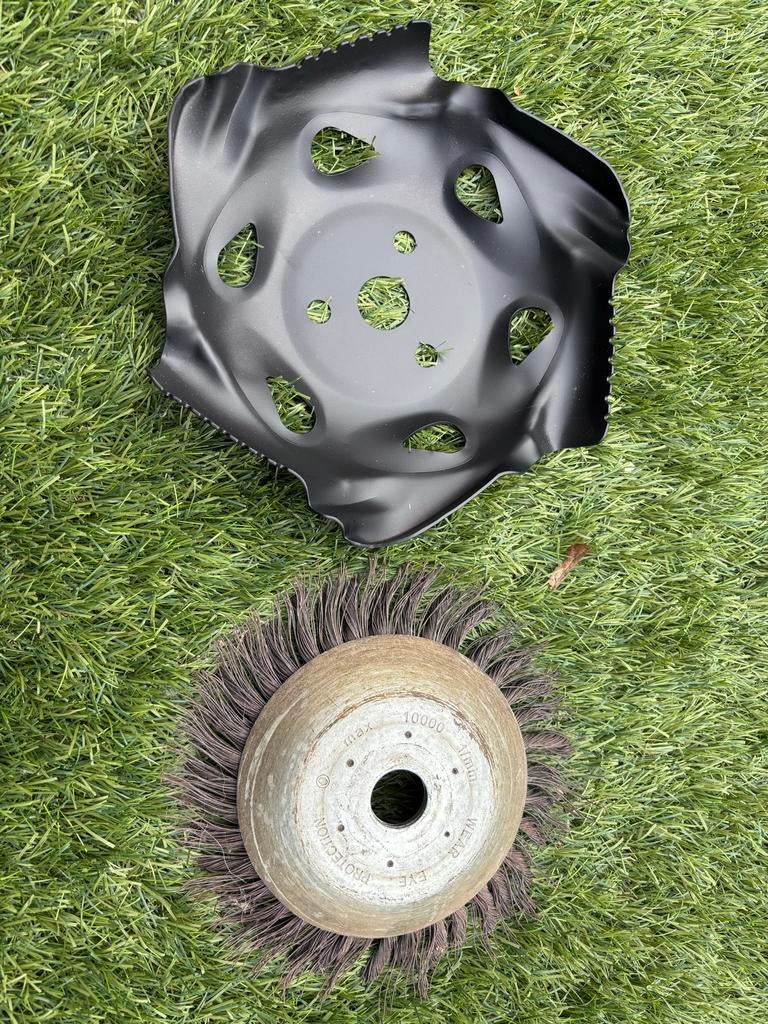 Bosmaaier onderdelen: Onkruidborstel en maaimes, Ophalen, Gebruikt, Benzine