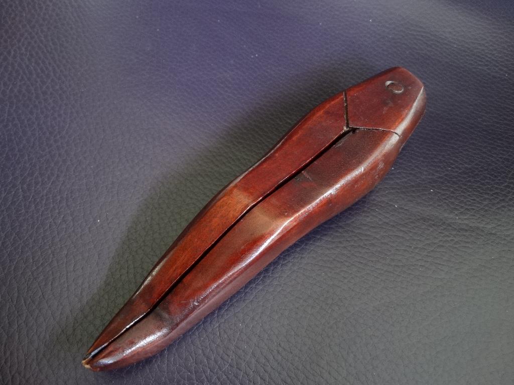 Glanzend houten notenkraker idvv onderlichaam vrouw, benen, Verzamelen, Verzenden, Huis en Inrichting