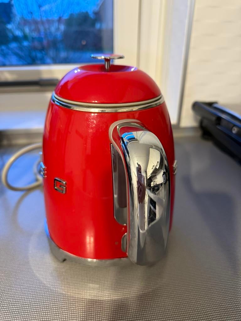 SMEG waterkoker rood, Witgoed en Apparatuur, Minder dan 1 liter, Ophalen of Verzenden, Zo goed als nieuw, Draadloos
