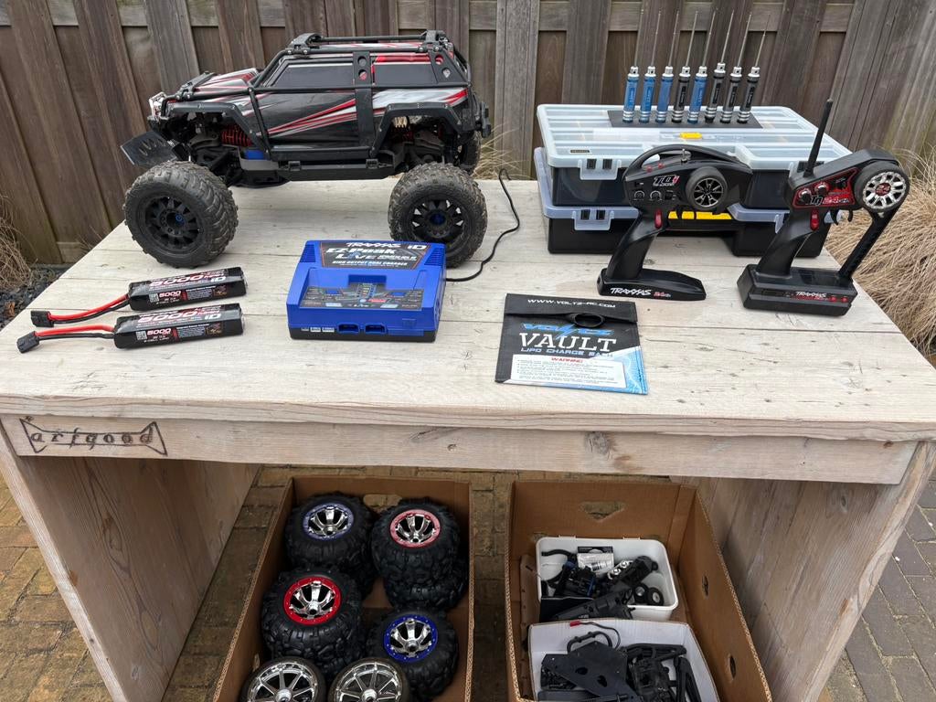 Traxxas RC auto met veel reserveonderdelen en 2 Lipo accu's, Gebruikt, Auto offroad, Schaal 1:10, RTR (Ready to Run)