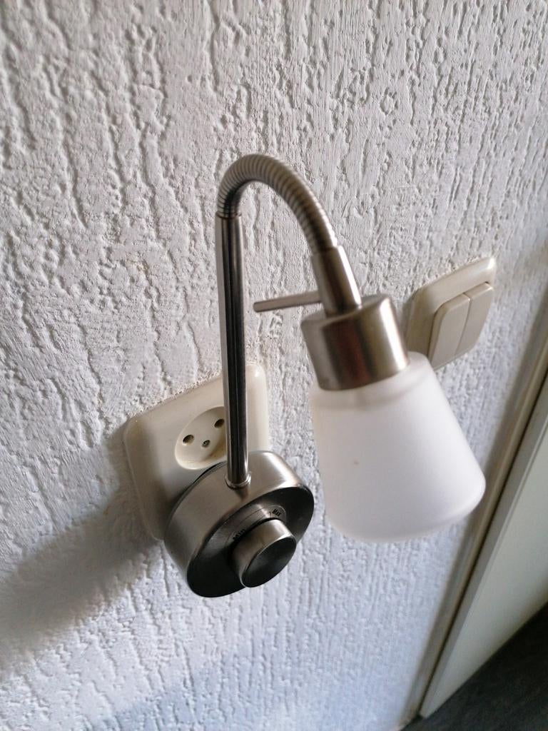 Buigbaar stopcontact lampje, dimbaar wit licht, Huis en Inrichting, Lampen | Wandlampen, Ophalen