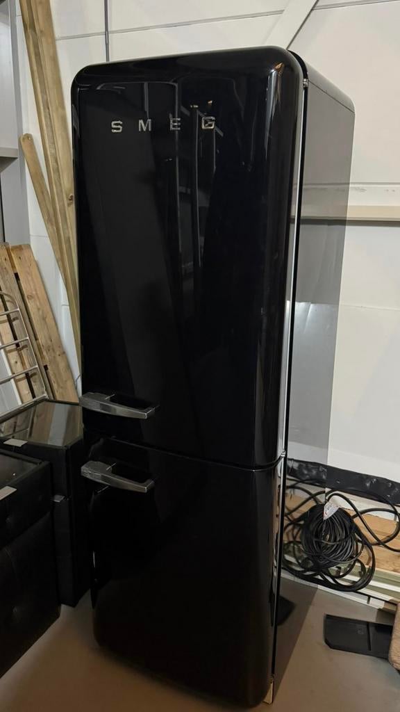 SMEG FAB30, 200 liter of meer, Zo goed als nieuw, Met vriesvak, 160 cm of meer