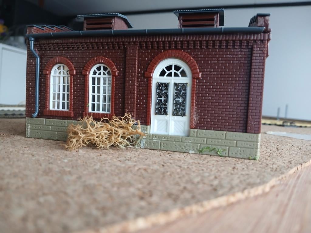 Mooi huisje voor N-spoor, Hobby en Vrije tijd, Modeltreinen | N-Spoor, Ophalen of Verzenden