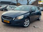 Volvo V60 1.6 T4 Momentum AUTOMAAT NAVI CRUISE APK, Gebruikt, Blauw, Leder en Stof, Origineel Nederlands