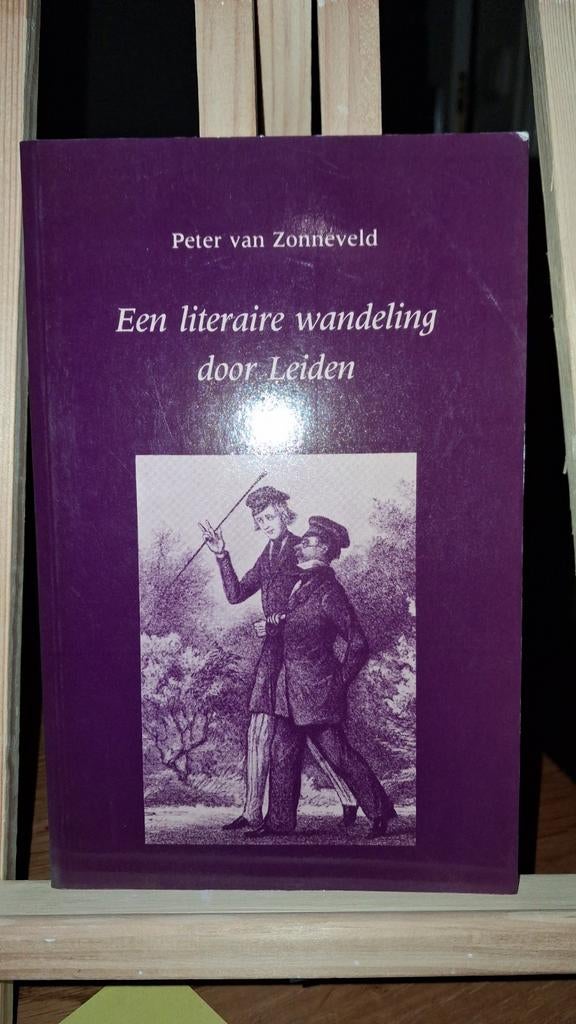 Zonneveld - Literaire wandeling door leiden, Ophalen of Verzenden, Zo goed als nieuw, Zonneveld