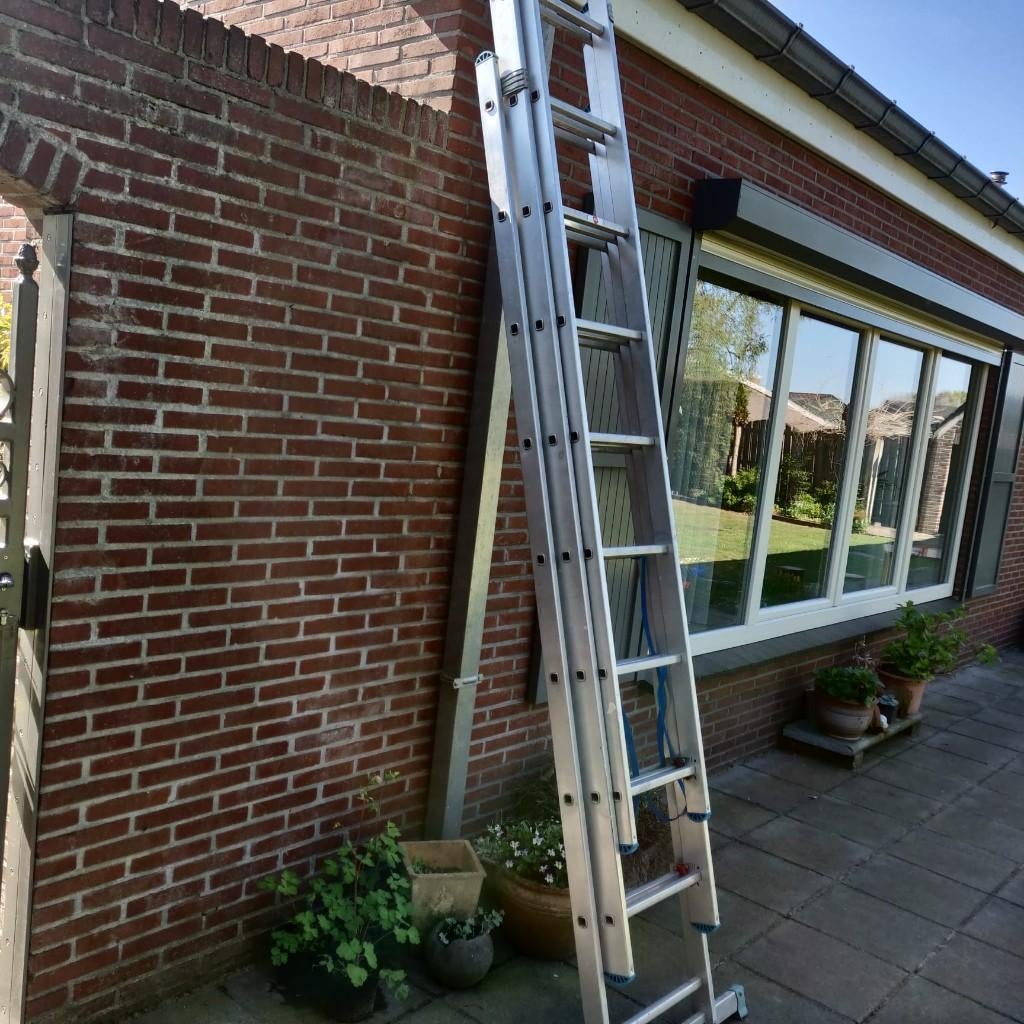 3 delige ladder, Doe-het-zelf en Verbouw, Ladders en Trappen, Ophalen of Verzenden, Gebruikt, 4 meter of meer