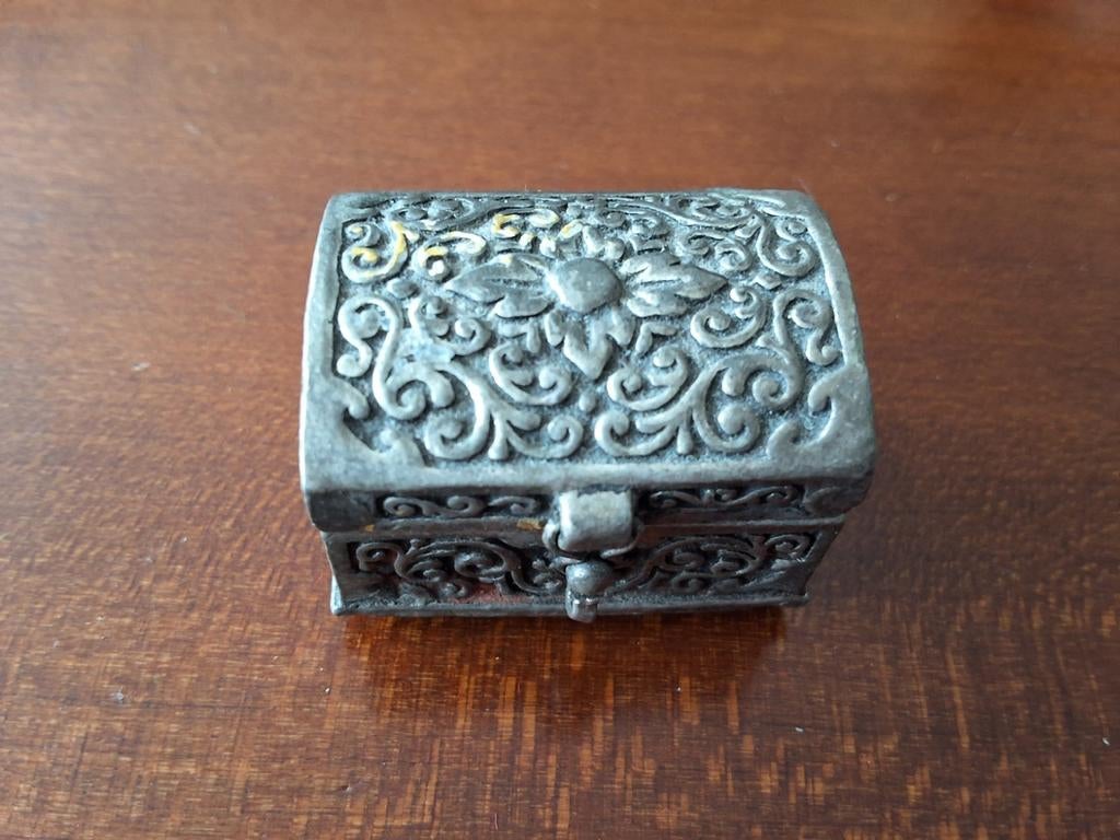 Antiek  kistje - 30 x 25 cm, Ophalen of Verzenden, Zilver