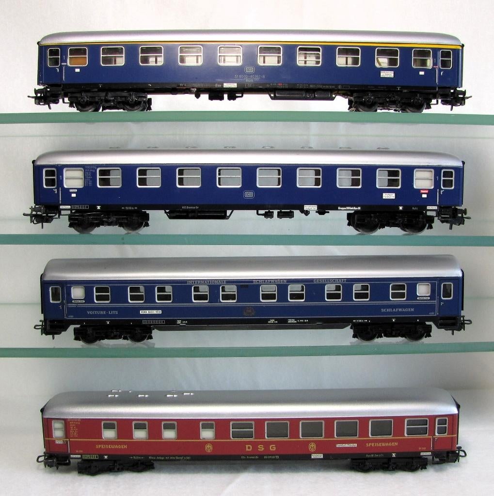 4 Stuks MÄRKLIN Rijtuigen, Hobby en Vrije tijd, Modeltreinen | H0, Zo goed als nieuw, Wagon, Wisselstroom, Märklin, Analoog, Ophalen of Verzenden