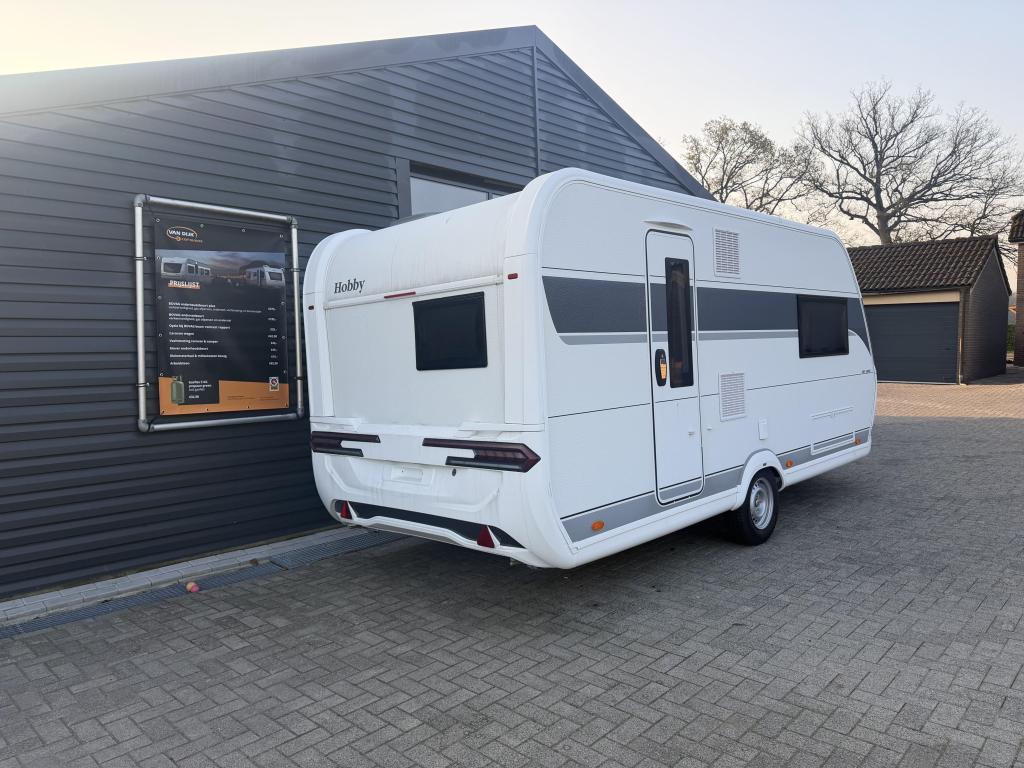 Hobby De Luxe 460 SL, 2026 enkele bedden, zw as, sfeerverlic, Caravans en Kamperen, Caravans, Schokbreker, Hobby, Bedrijf, Treinzit