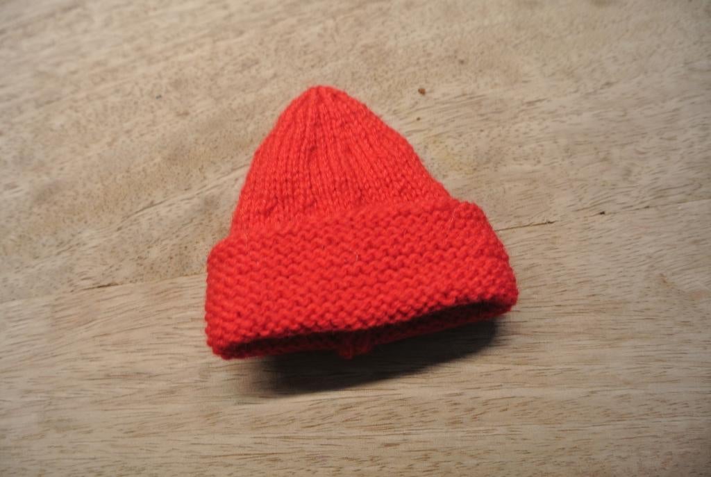 Gebreid Mutsje voor Cathie Marion Bella pop/ nr 208, Verzamelen, Poppen, Ophalen of Verzenden, Nieuw, Pop