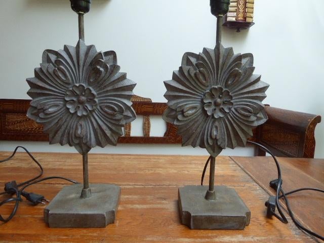 2 apart vormgegeven lampen