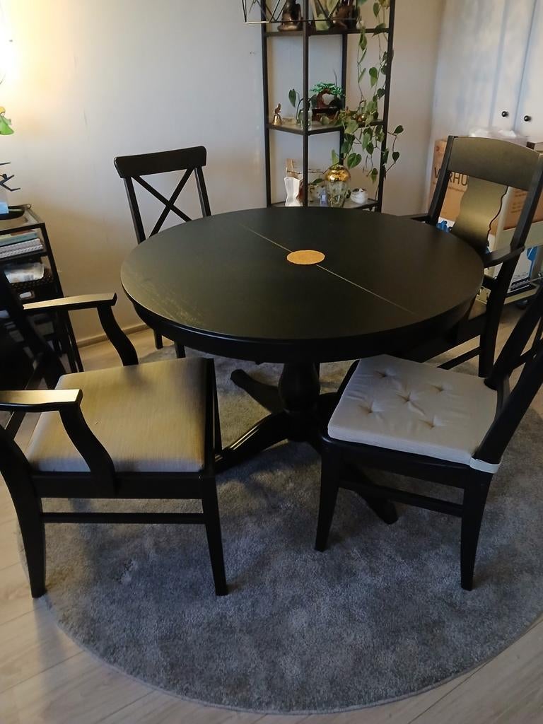 Eethoek met 4 stoelen,zwart uitschuifbaar, Ophalen, 4 tot 6 stoelen
