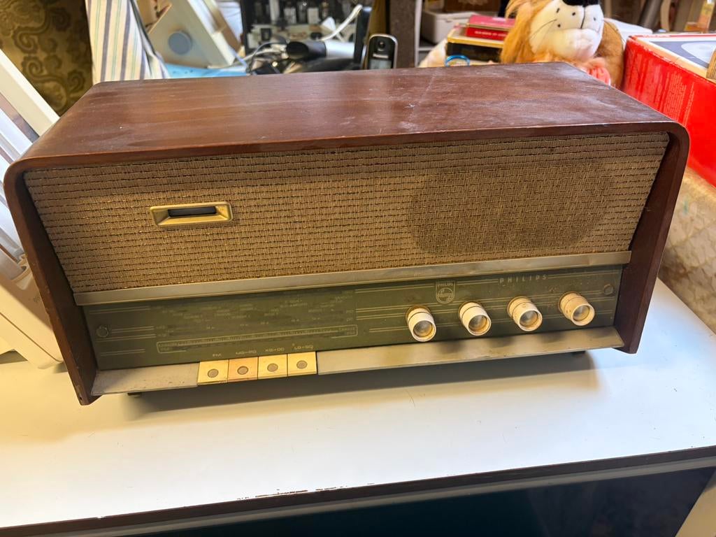 Oude radio, Ophalen
