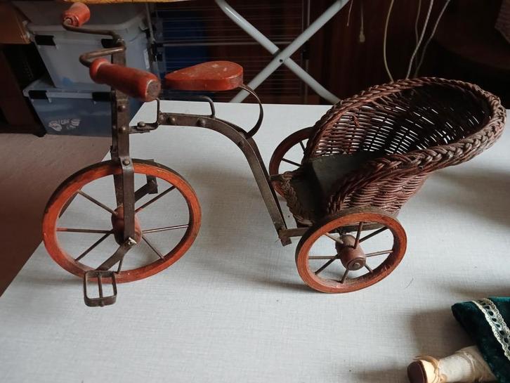 Antieke Poppenfiets met 2 Poppen, Antiek en Kunst, Antiek | Speelgoed, Ophalen of Verzenden