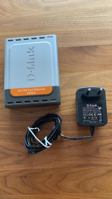 In zeer goede staat 10/100 Fast Ethernet Switch DES-1005D  v beschikbaar voor biedingen