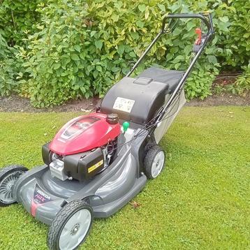HONDA GRASMAAIER ZELFRIJDEND MULCH OPVANG BENZINE MAAIER  beschikbaar voor biedingen